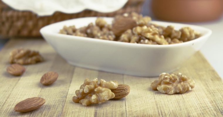 nueces y almendras