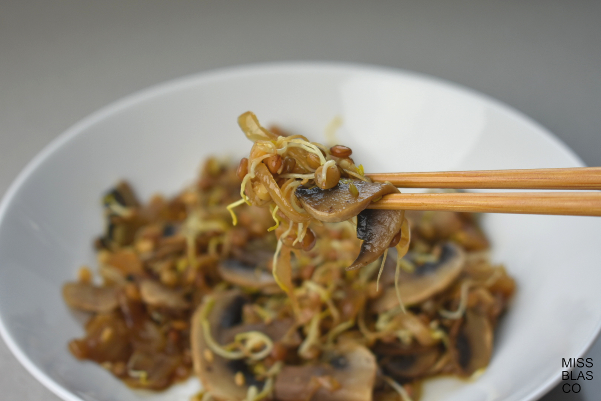 Sprouted Lentil Stir-Fry with Mushrooms detail 