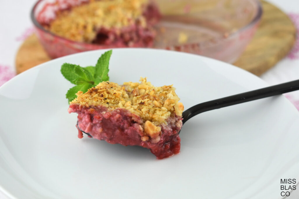 strawberry crumble