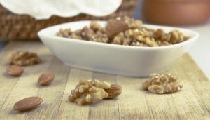 nueces y almendras
